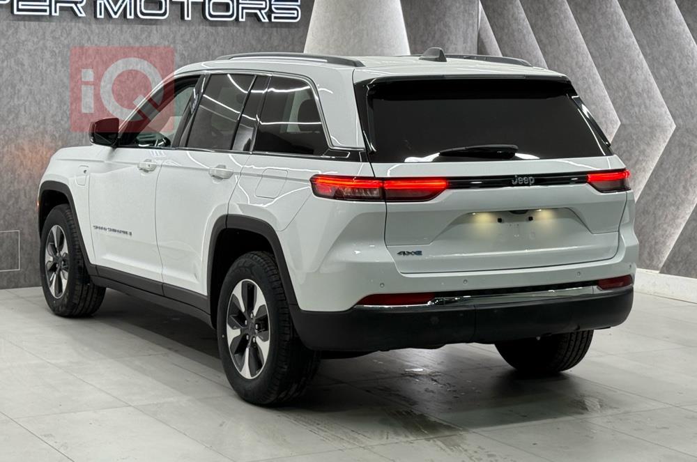 جیپ گراند شیرۆکی